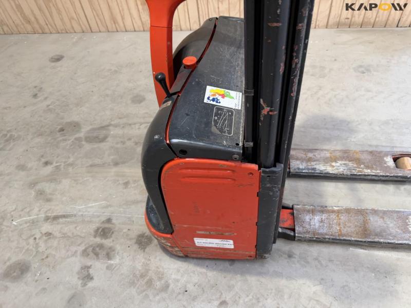 Linde L10 electric stacker 13
