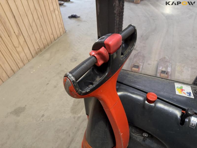 Linde L10 electric stacker 16