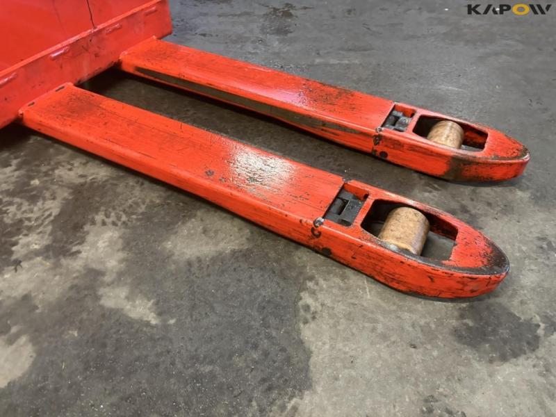 Linde T16 electric stacker 19