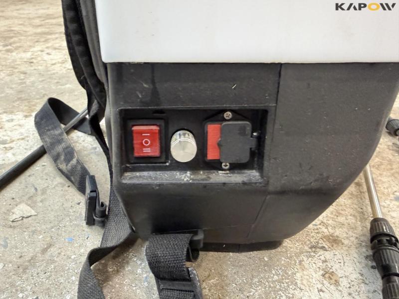 Linds backpack sprayer and pump sprayer 14
