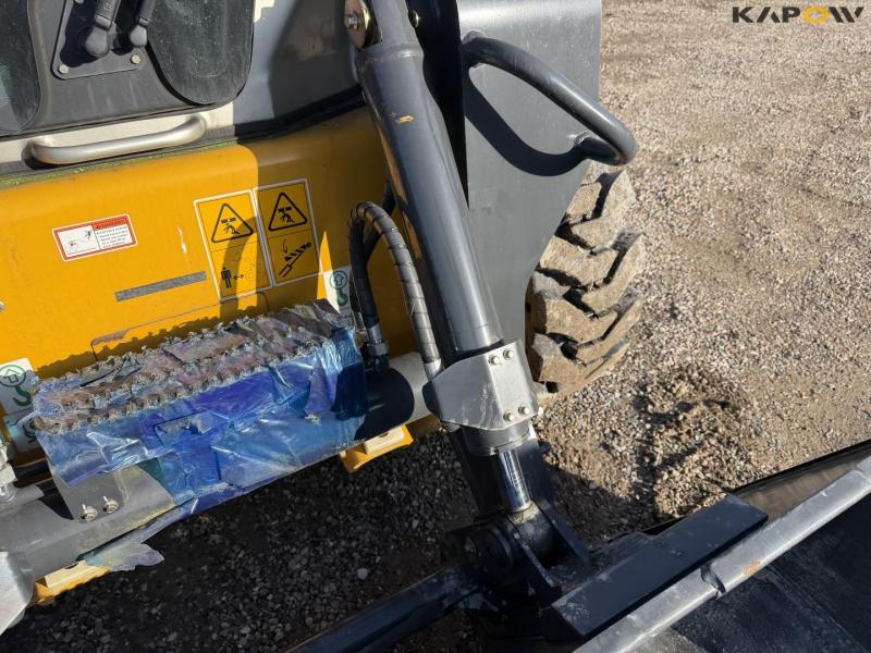 Liugong 385B skid steer loader 12