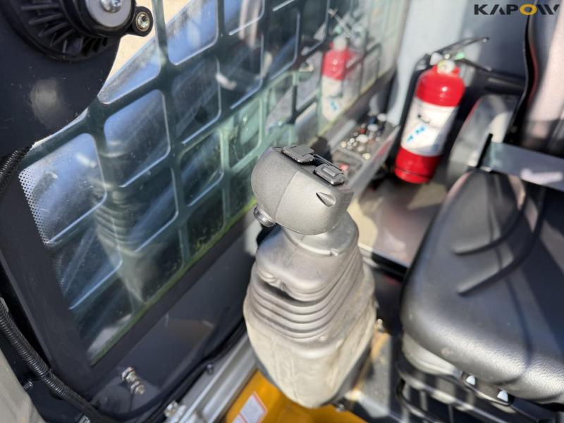 Liugong 385B skid steer loader 26