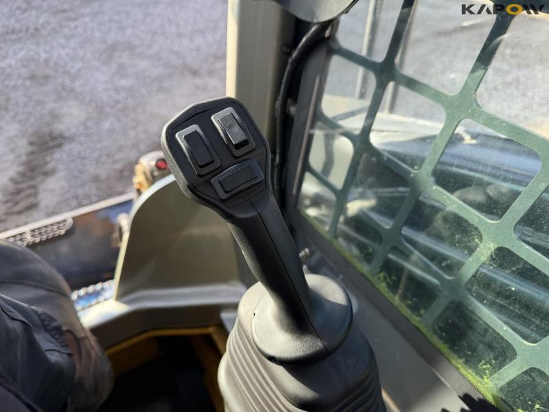 Liugong 385B skid steer loader 33