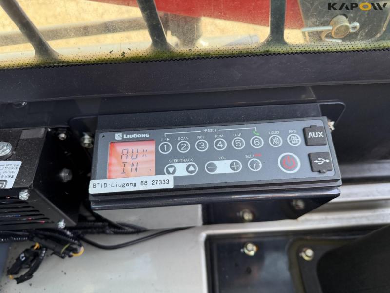 Liugong 385B skid steer loader 35