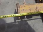 Lifting yoke with heavy-duty axle 9