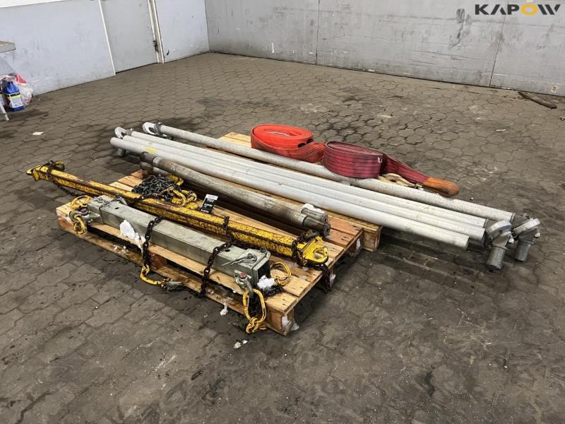 Lifting yoke and cable of rollers for drums 1