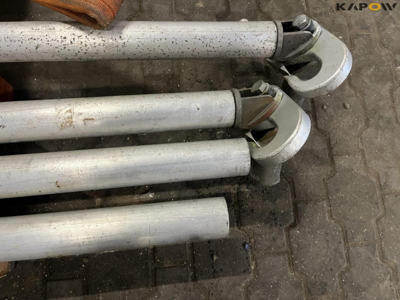 Lifting yoke and cable of rollers for drums 11