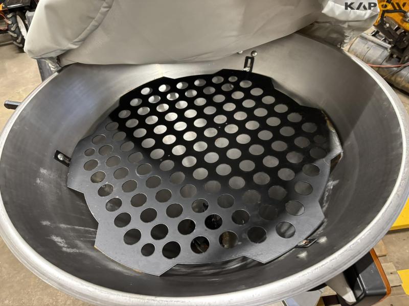 LS Cosmo P-Pro 180 salt spreader - NEW 25