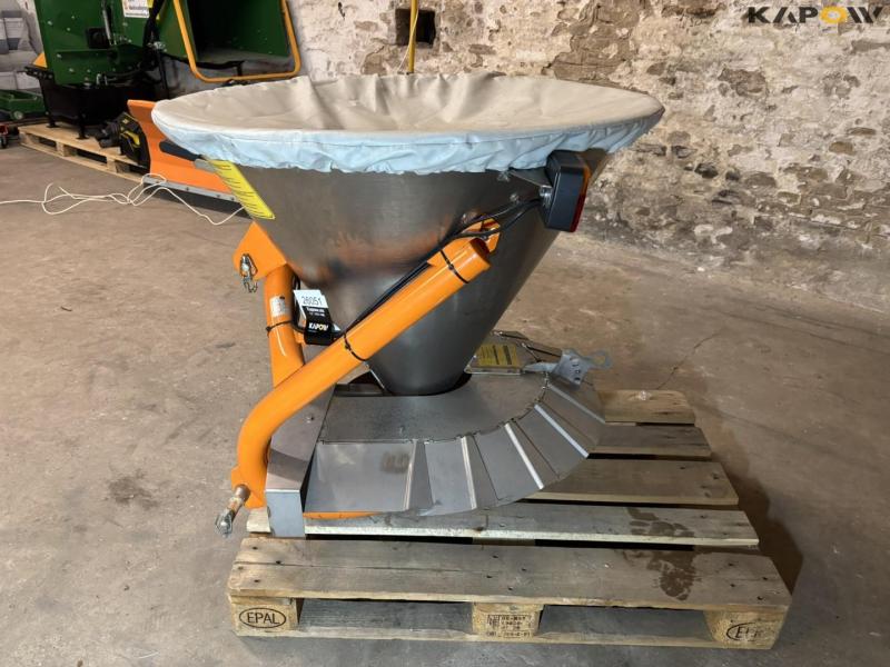 LS Cosmo P-Pro 180 salt spreader - NEW 7