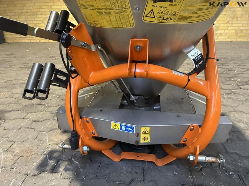 LS Cosmo P-Pro 180 salt spreader - NEW 6