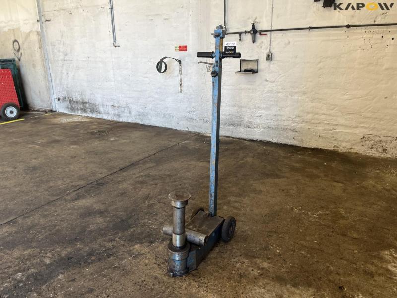 Air jack 1