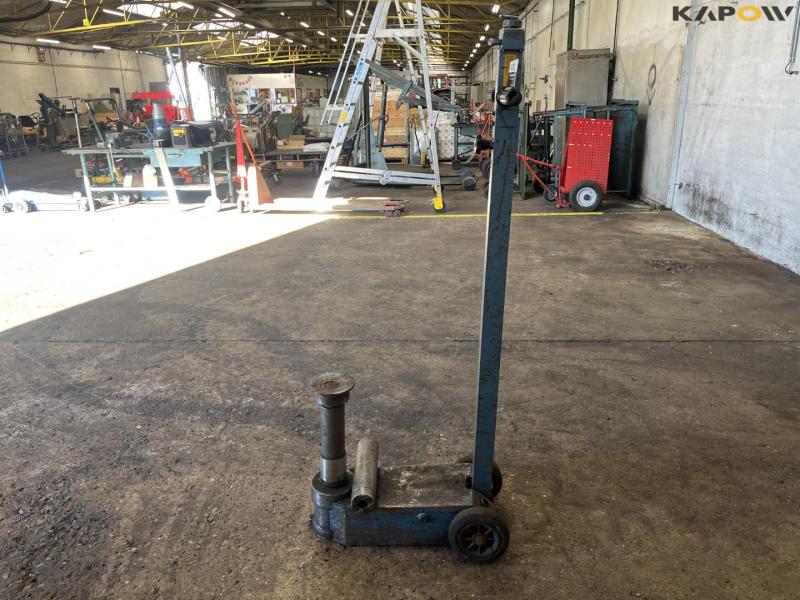 Air jack 8
