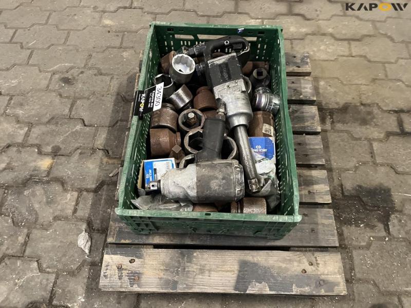 Air impact wrench with sockets 8