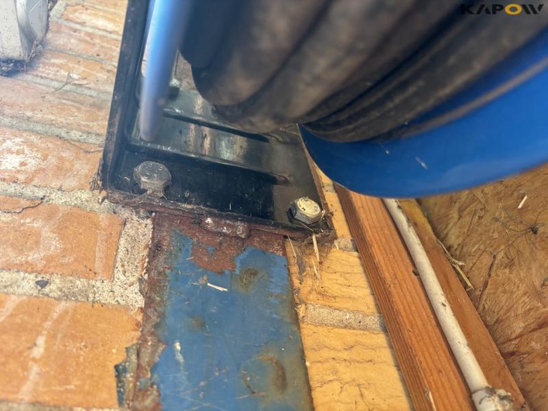 Air hose reel + various air guns 9