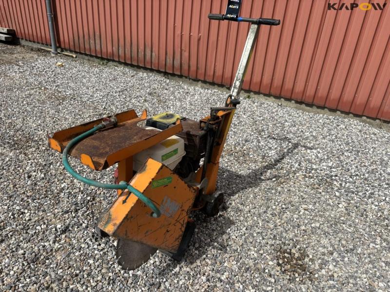 LWM F14 asphalt cutter 1