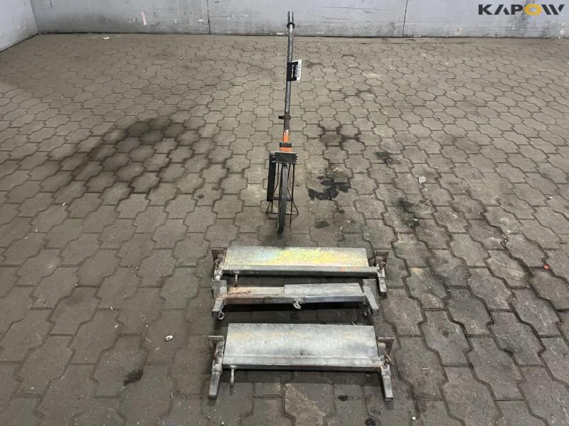 Measuring wheel and 3 pcs. tile screed 2