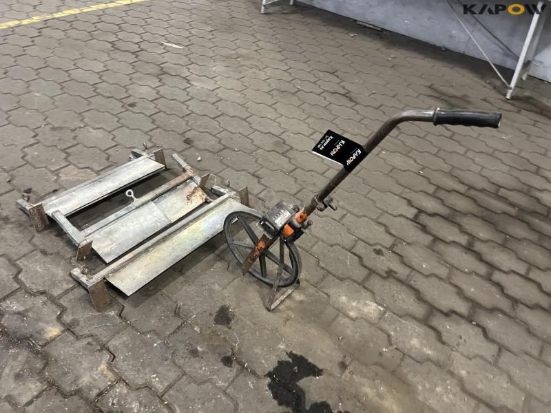 Measuring wheel and 3 pcs. tile screed 7