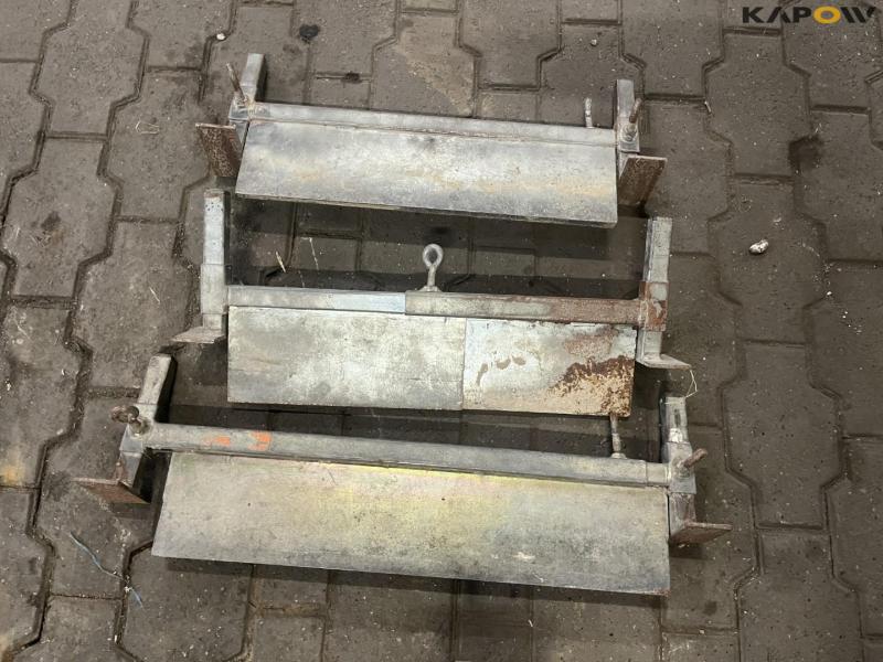 Measuring wheel and 3 pcs. tile screed 10