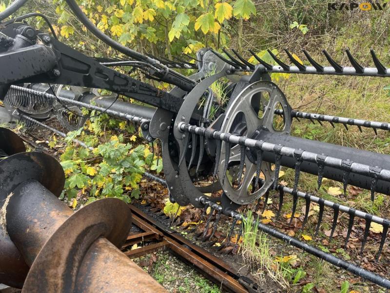Macdon FD245 header 21