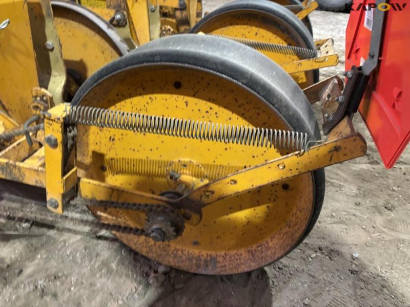 Corn seeder - 4 rows. 41