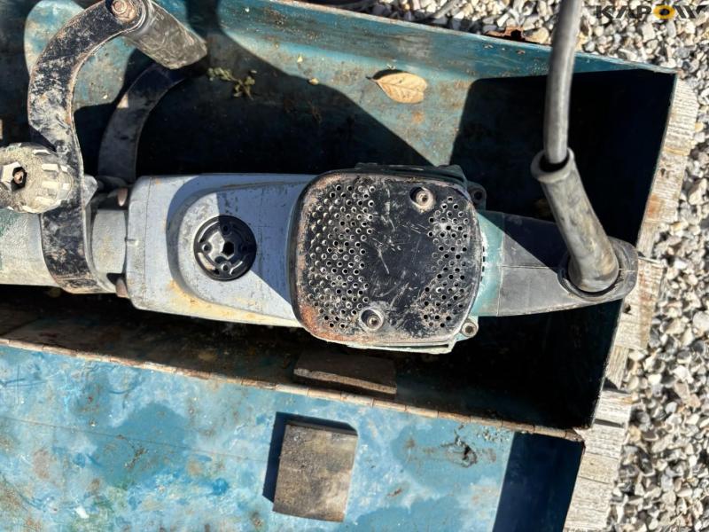 Makita HM1304 concrete hammer 11