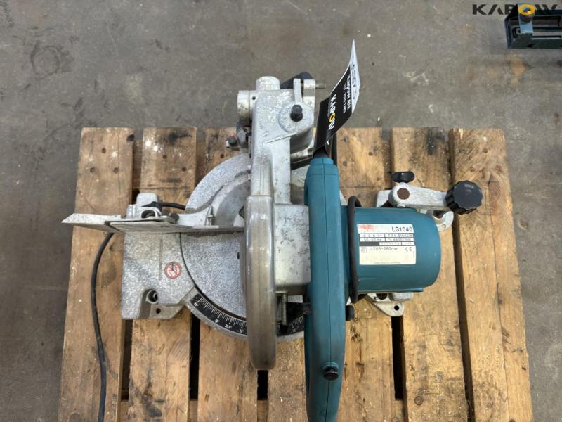Makita compound mitre saw 8