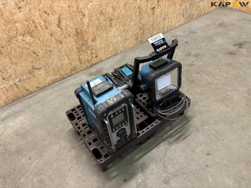 Makita Radio, Lamp and Charger 3