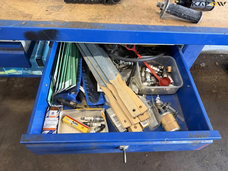 Makita tools and workshop table 20