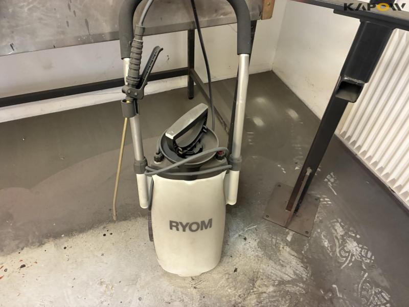 Paint booth 28