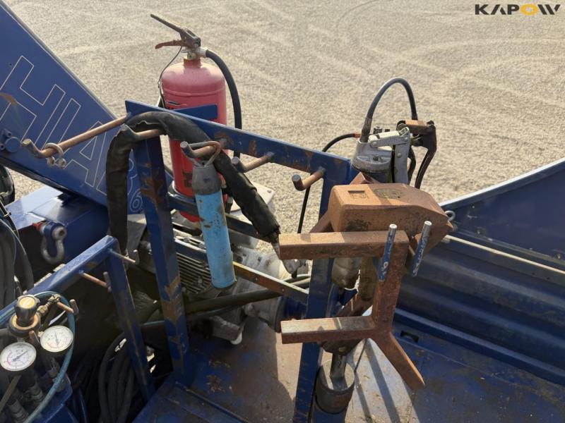 Man running workshop 8