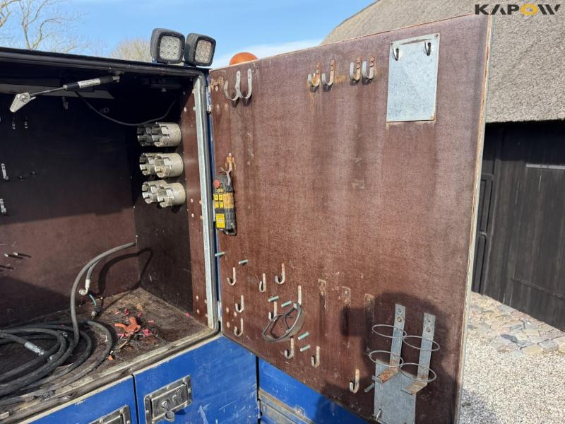 Man running workshop 9