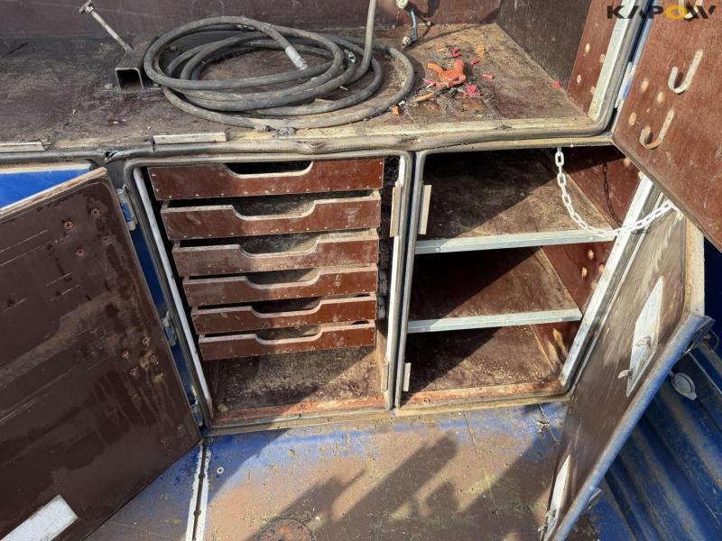 Man running workshop 13