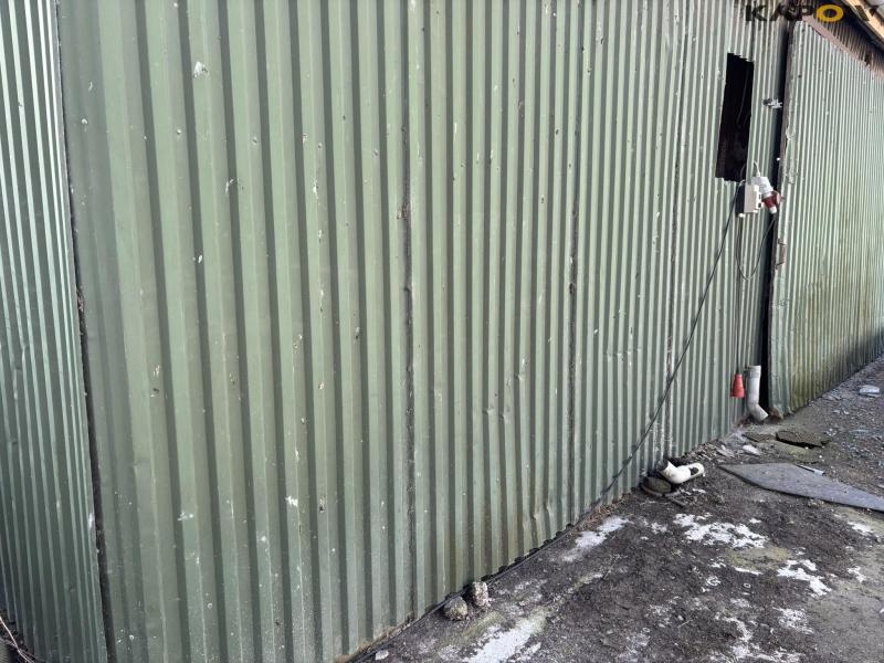 Engine house approx. 400 m2 30