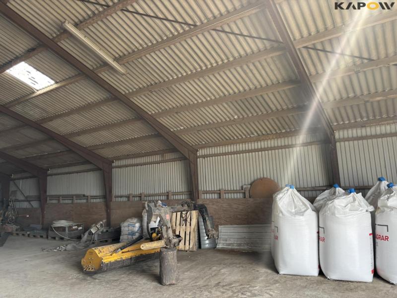 Engine house approx. 400 m2 46