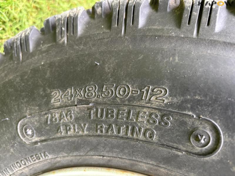 Massey Ferguson 1735 4WD tractor 21