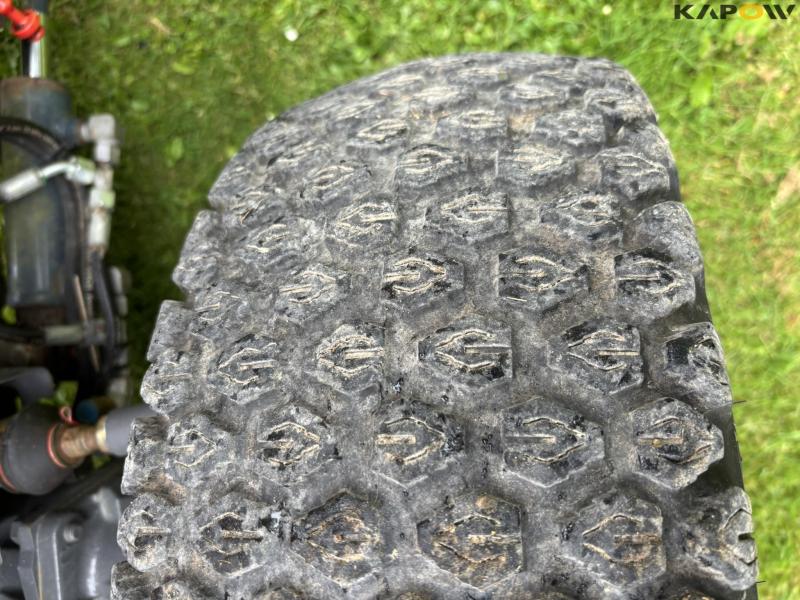 Massey Ferguson 1735 4WD tractor 22