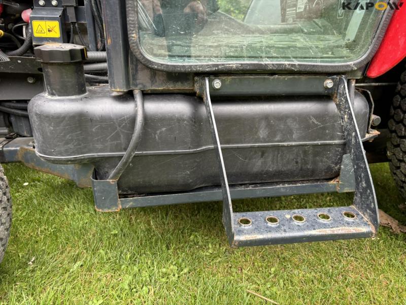 Massey Ferguson 1735 4WD tractor 52