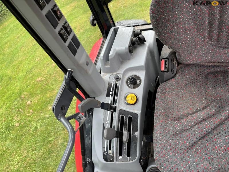 Massey Ferguson 1735 4WD tractor 60