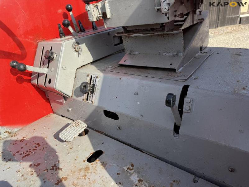 Massey Ferguson 1080 tractor 39