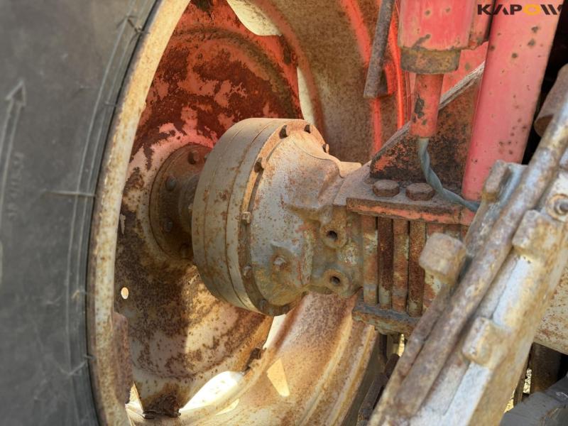 Massey Ferguson 1250 tractor 31