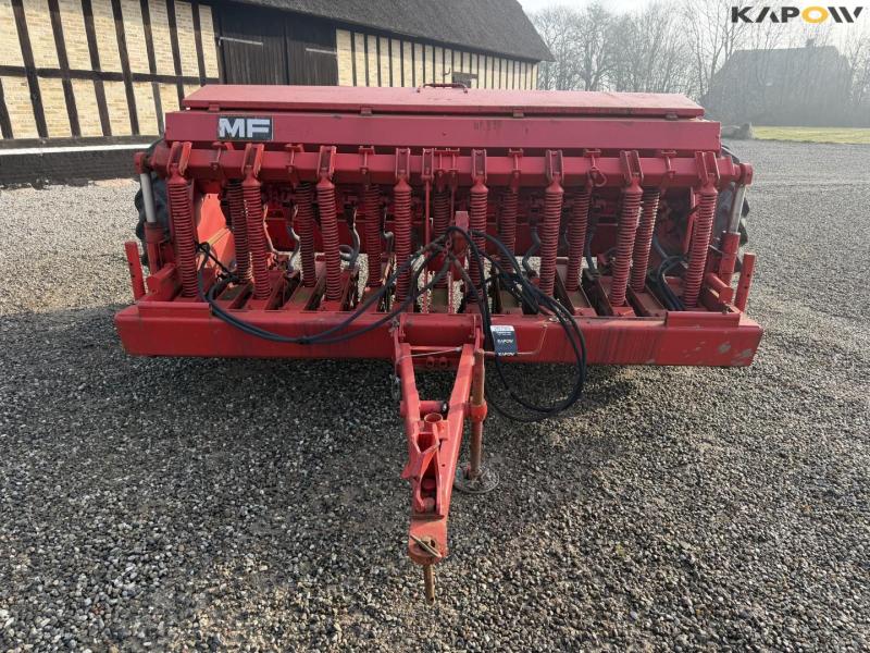 Massey Ferguson 130 seed drill 2