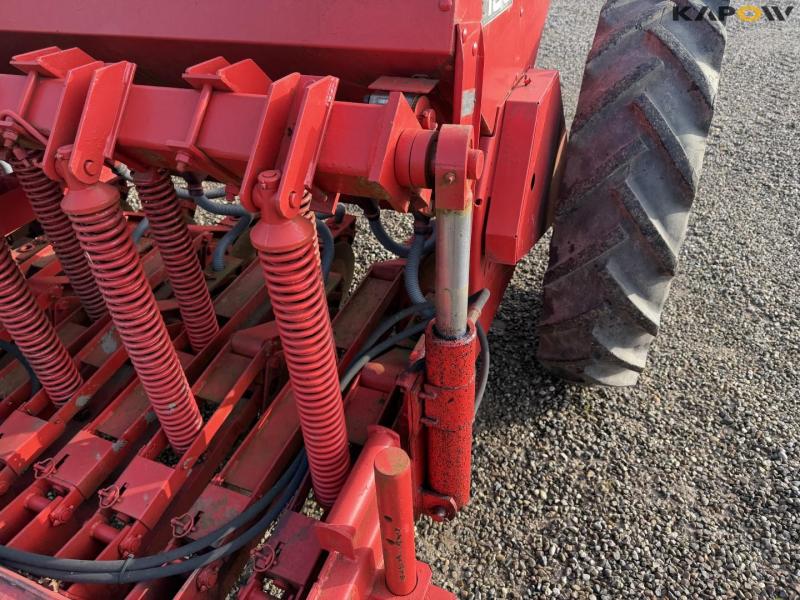 Massey Ferguson 130 seed drill 10