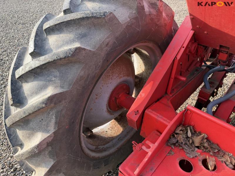 Massey Ferguson 130 seed drill 32