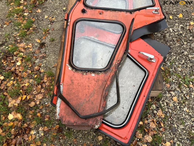 Massey Ferguson 135 doors 10