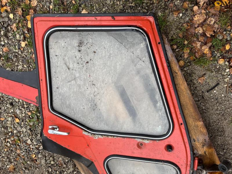 Massey Ferguson 135 doors 12