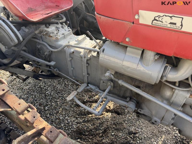 Massey Ferguson 152 tractor 19