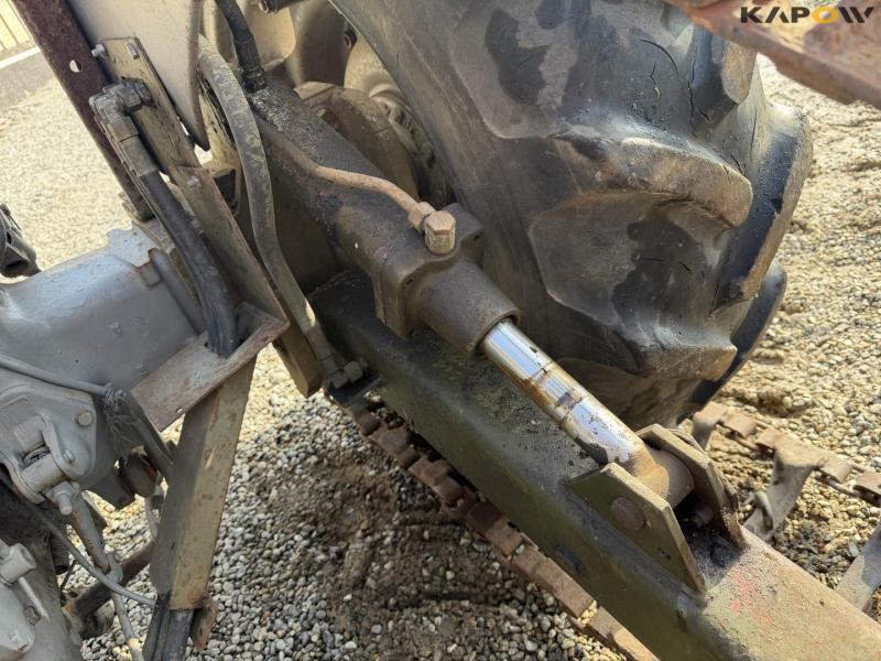 Massey Ferguson 152 tractor 44