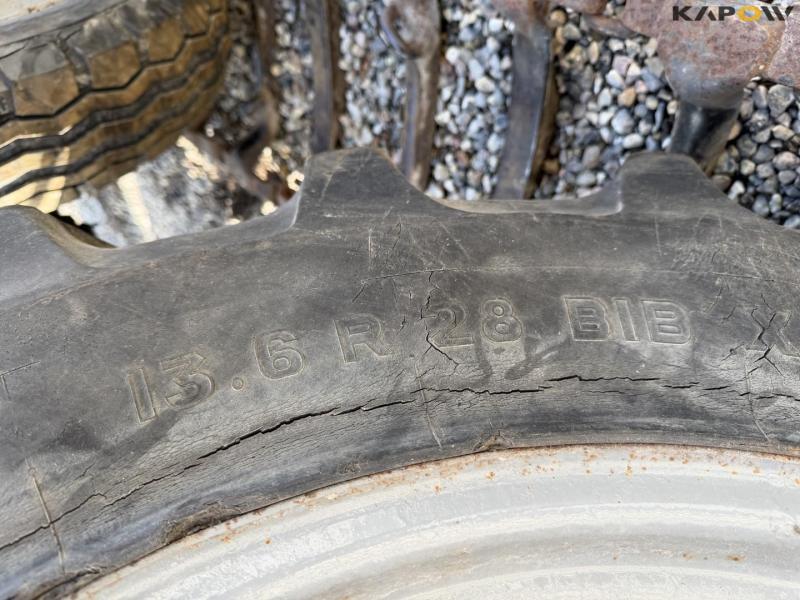 Massey Ferguson 152 tractor 57