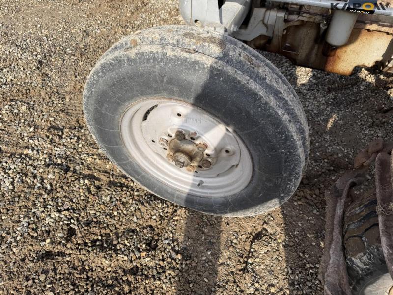 Massey Ferguson 152 tractor 58