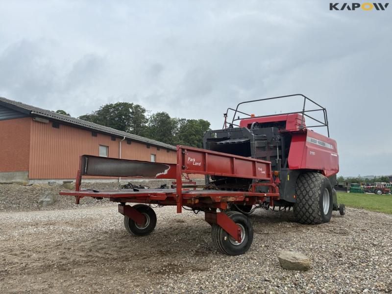 Massey Ferguson 2190 baler with trailer 4